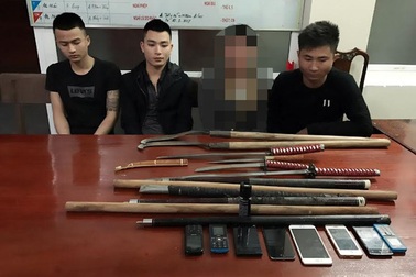 Gần 30 thanh niên dùng hàng "nóng" giải quyết mâu thuẫn