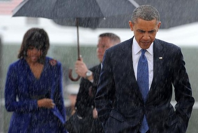 obama-dau-tran-trong-mua-va-trump-che-o-troi-nang-gay-sot-1