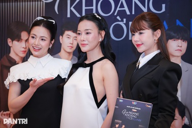 "Mẹ hai con" Phương Oanh đọ sắc cùng dàn mỹ nhân phim giờ vàng VTV