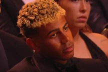 Phản ứng bất ngờ của Yamal sau khi mất Quả bóng vàng vào tay Dembele