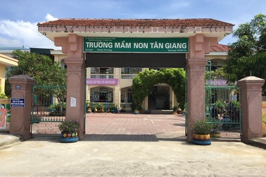 Phụ huynh đồng loạt bỏ về phản đối chuyện bốc thăm chọn trường