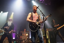 Thông tin mới nhất về ban nhạc diễn tại nhà hát bị khủng bố đẫm máu ở Pháp