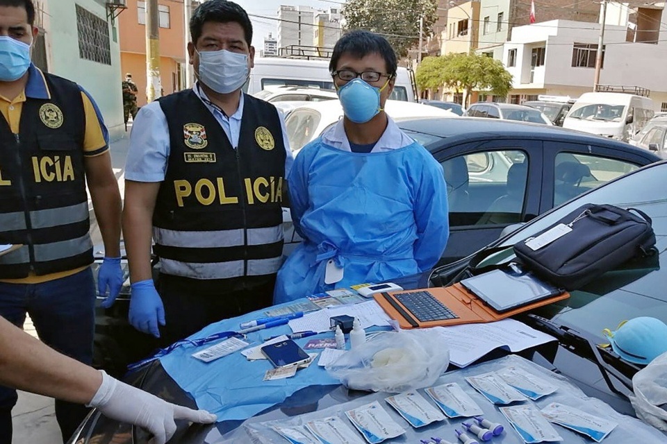 Peru bắt công dân Trung Quốc đánh cắp lô bộ xét nghiệm Covid-19 của Bộ Y tế - 1 Peru bắt công dân Trung Quốc đánh cắp lô bộ xét nghiệm Covid-19 của Bộ Y tế - 1