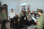 Khởi tố vụ án tổ chức người khác trốn đi nước ngoài