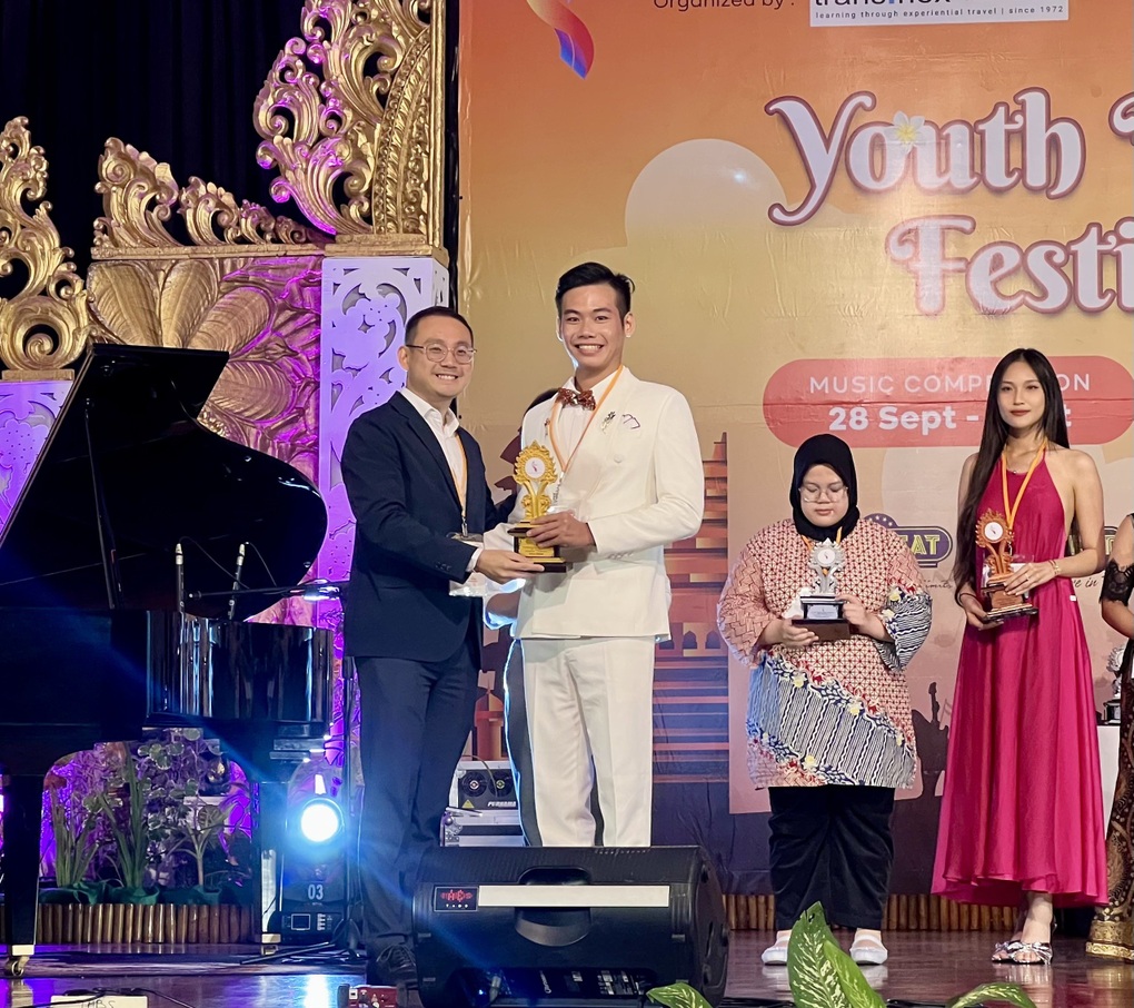 Nghệ sĩ trẻ Dương Minh Quý giành giải Vàng nghệ thuật quốc tế - 1 Nghệ sĩ trẻ Dương Minh Quý giành giải Vàng nghệ thuật quốc tế - 1