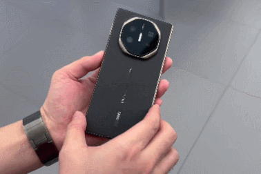 Trên tay smartphone màn hình gập ba của Huawei, giá từ 2.800 USD