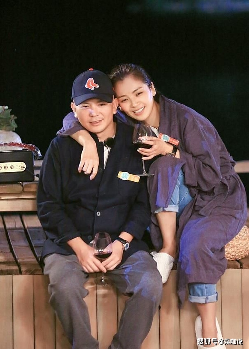 “Nàng A Châu” Lưu Đào đăng dòng trạng thái lạ, ẩn ý hôn nhân lục đục - 2 “Nàng A Châu” Lưu Đào đăng dòng trạng thái lạ, ẩn ý hôn nhân lục đục - 2