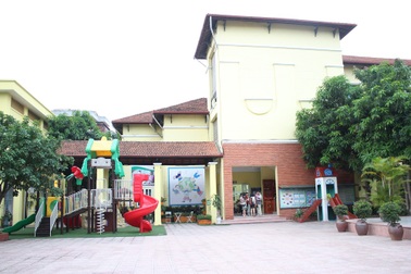 Vụ bé 2 tuổi bị ngã từ tầng 2 trường mầm non: Nhà trường nói gì?