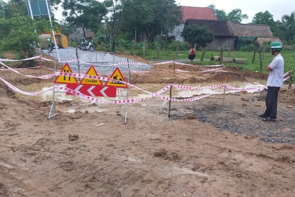 Cháu bé 4 tuổi tử vong trong hố công trình - 1 Cháu bé 4 tuổi tử vong trong hố công trình - 1