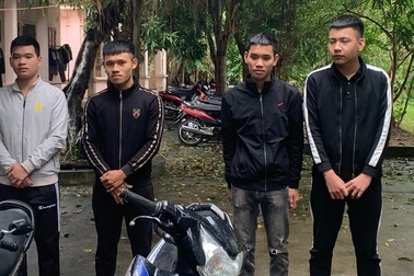 Bắt nhóm thanh niên bịt kín mặt chém người trong đêm khuya