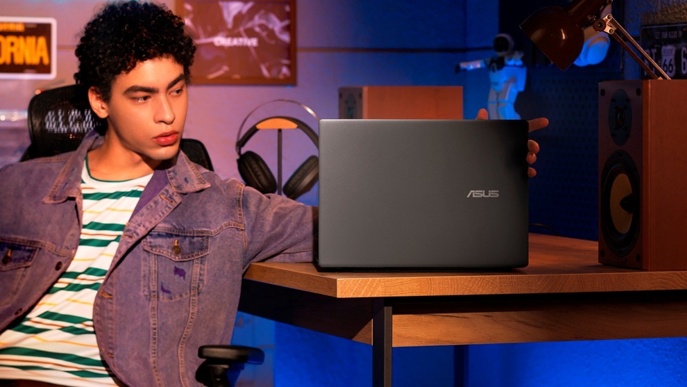 ASUS Gaming V16 - Laptop gaming mỏng nhẹ thế hệ mới dành cho học sinh, sinh viên - 2 ASUS Gaming V16 - Laptop gaming mỏng nhẹ thế hệ mới dành cho học sinh, sinh viên - 2