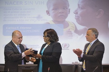 Cuba - nước đầu tiên ngăn được virus HIV truyền từ mẹ sang con