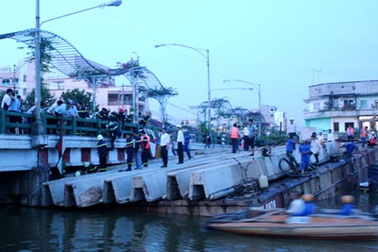 Công an vào cuộc giám định thiệt hại cầu Thị Nghè