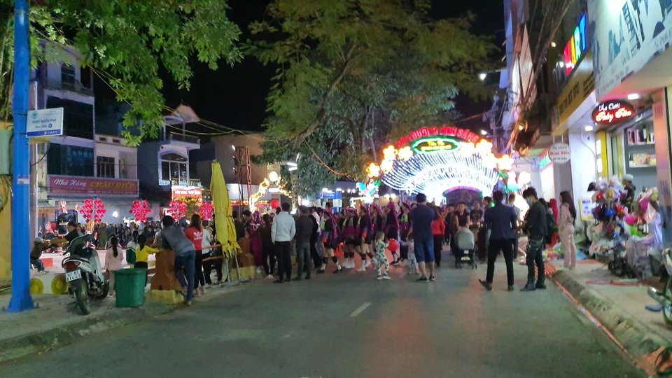 Hàng nghìn người đến với Tuần Văn hóa, thể thao các dân tộc vùng Đông Bắc - 3 Hàng nghìn người đến với Tuần Văn hóa, thể thao các dân tộc vùng Đông Bắc - 3
