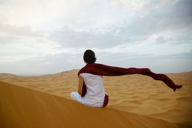 Khăn len giữa nắng vàng