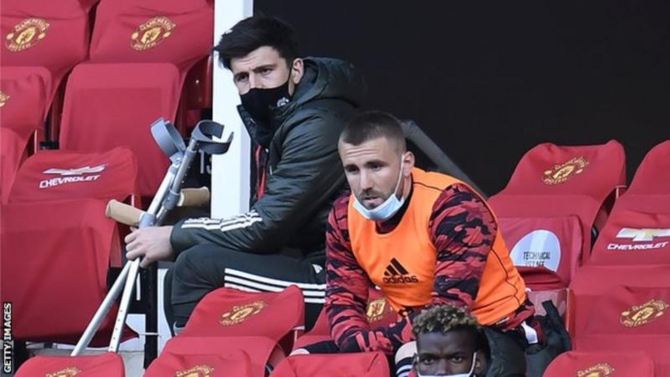 Đội trưởng chống nạng ngồi buồn thiu, Man Utd lo lắng - 1 Đội trưởng chống nạng ngồi buồn thiu, Man Utd lo lắng - 1