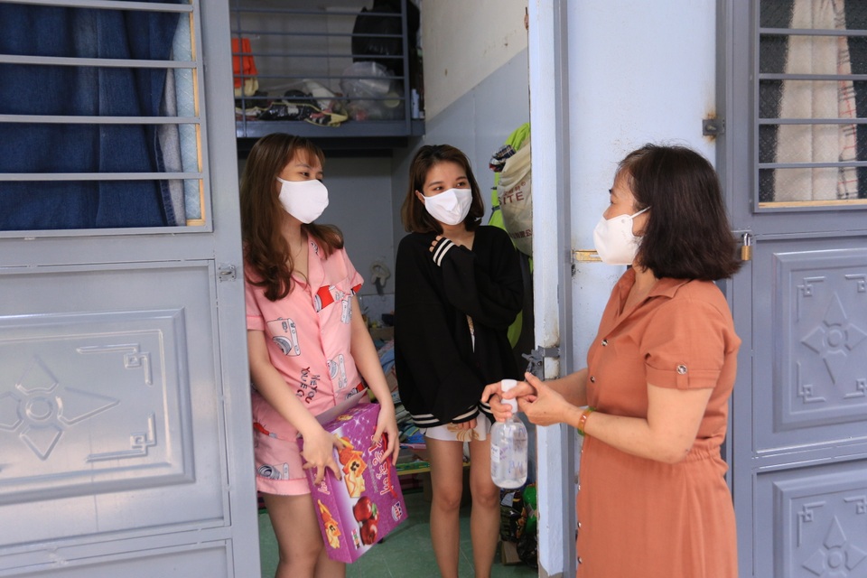 Chủ nhà trọ miễn giảm tiền thuê, hỗ trợ thực phẩm người thuê phòng - 4 Chủ nhà trọ miễn giảm tiền thuê, hỗ trợ thực phẩm người thuê phòng - 4
