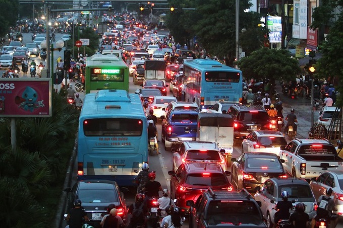 Chuyên gia: &quot;Hà Nội tắc nặng hơn nếu tách làn xe buýt&quot; - Ảnh 1.