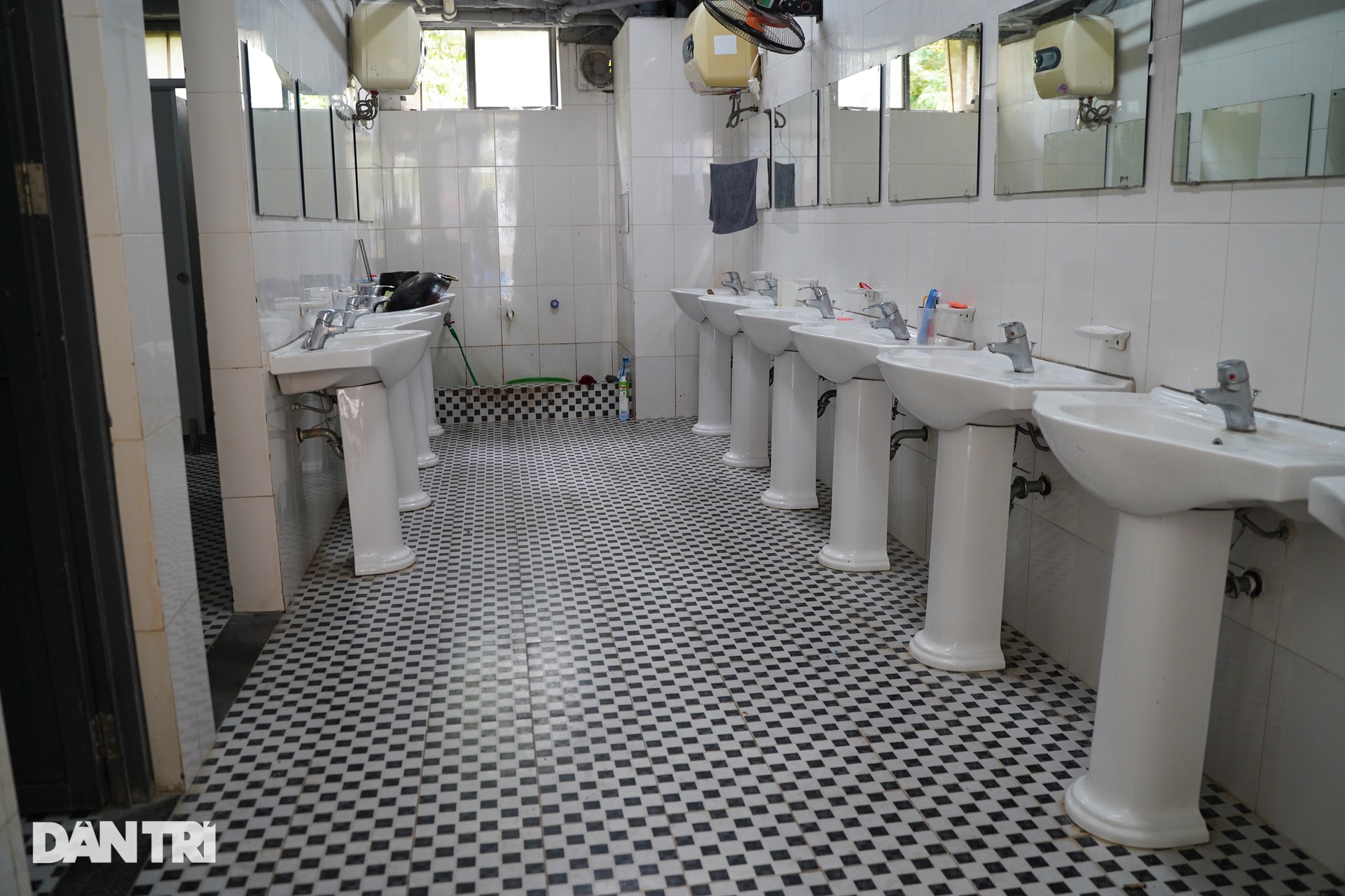 Cận cảnh 3.000 giường tại Ký túc xá ĐH FPT được trưng dụng làm khu cách ly - 7 Cận cảnh 3.000 giường tại Ký túc xá ĐH FPT được trưng dụng làm khu cách ly - 7