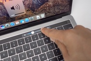 MacBook Pro bị Microsoft đem ra làm trò cười
