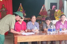 Thực hư việc dân phải nộp lại tiền hỗ trợ của ca sĩ Thủy Tiên cho cán bộ