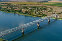 Ukraine tấn công 2 cây cầu chiến lược do Nga kiểm soát tại Kherson