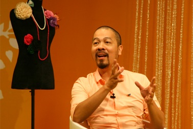 Nhà thiết kế Đức Hùng làm MC