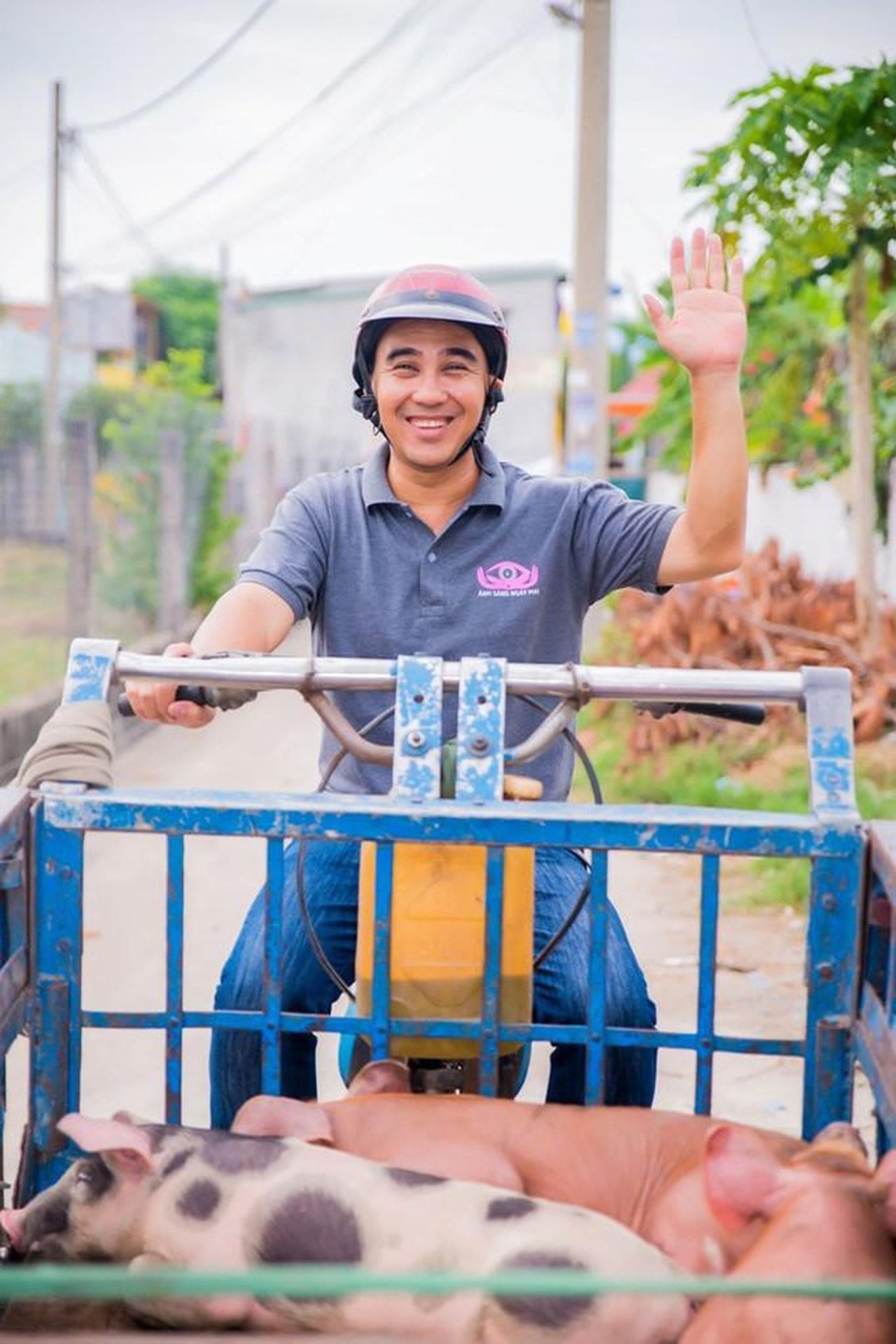 Quyền Linh phòng dịch theo cách không ngờ khiến “Táo Y tế” Vân Dung “sốc” - 3 Quyền Linh phòng dịch theo cách không ngờ khiến “Táo Y tế” Vân Dung “sốc” - 3