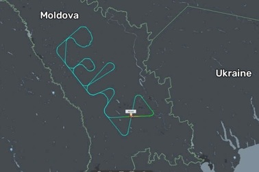 Phi công để lại thông điệp gây chú ý trên bầu trời gần biên giới Ukraine