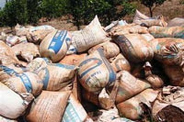 Hồ Trị An ngập ngụa… phân gà