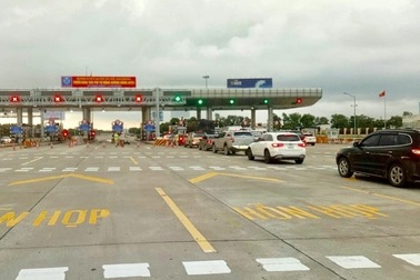 Bộ GTVT yêu cầu xử lý các phương tiện đi sai làn thu phí tự động
