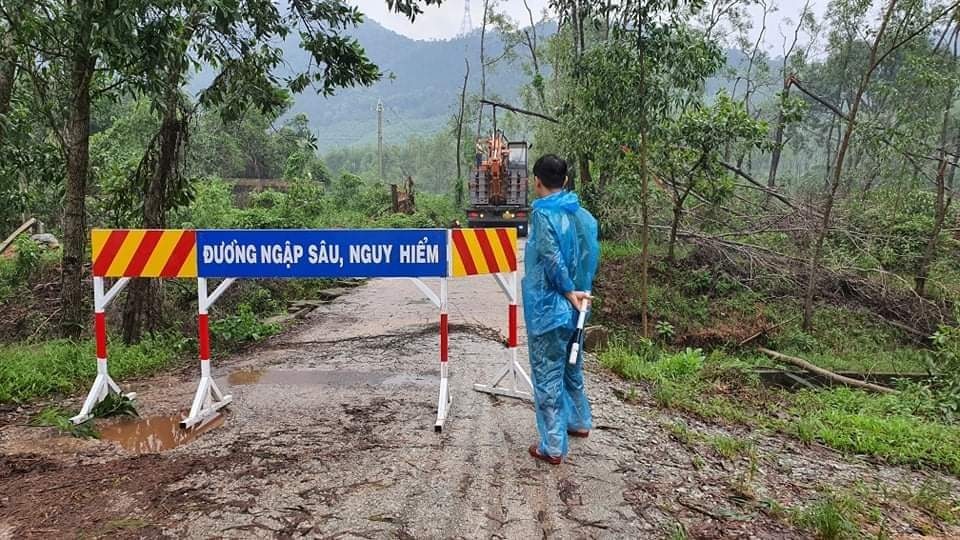 Bộ đội cùng xe đặc chủng đến gần công trình thủy điện nghi sạt lở - 7 Bộ đội cùng xe đặc chủng đến gần công trình thủy điện nghi sạt lở - 7
