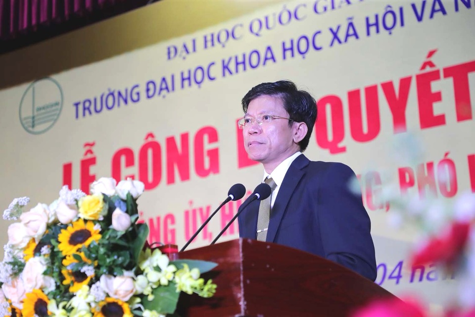 Bổ nhiệm các lãnh đạo mới trường ĐH Khoa học Xã hội Nhân văn - 2 Bổ nhiệm các lãnh đạo mới trường ĐH Khoa học Xã hội Nhân văn - 2