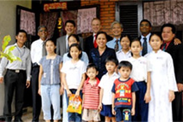 TPHCM: Trao tặng hơn 100 triệu đồng cho làng trẻ em SOS 