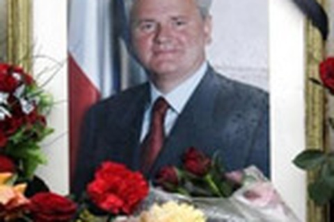 Phiên tòa xử Milosevic: 200 triệu USD đổ xuống biển