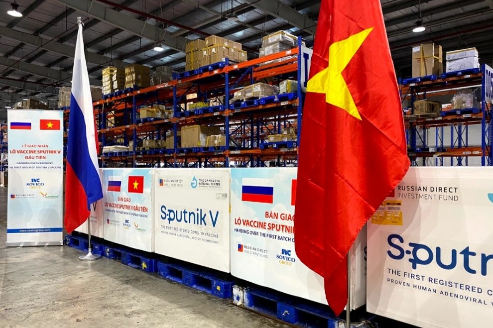 Việt Nam tiếp nhận lô vắc xin Covid-19 Sputnik V đầu tiên - 2 Việt Nam tiếp nhận lô vắc xin Covid-19 Sputnik V đầu tiên - 2