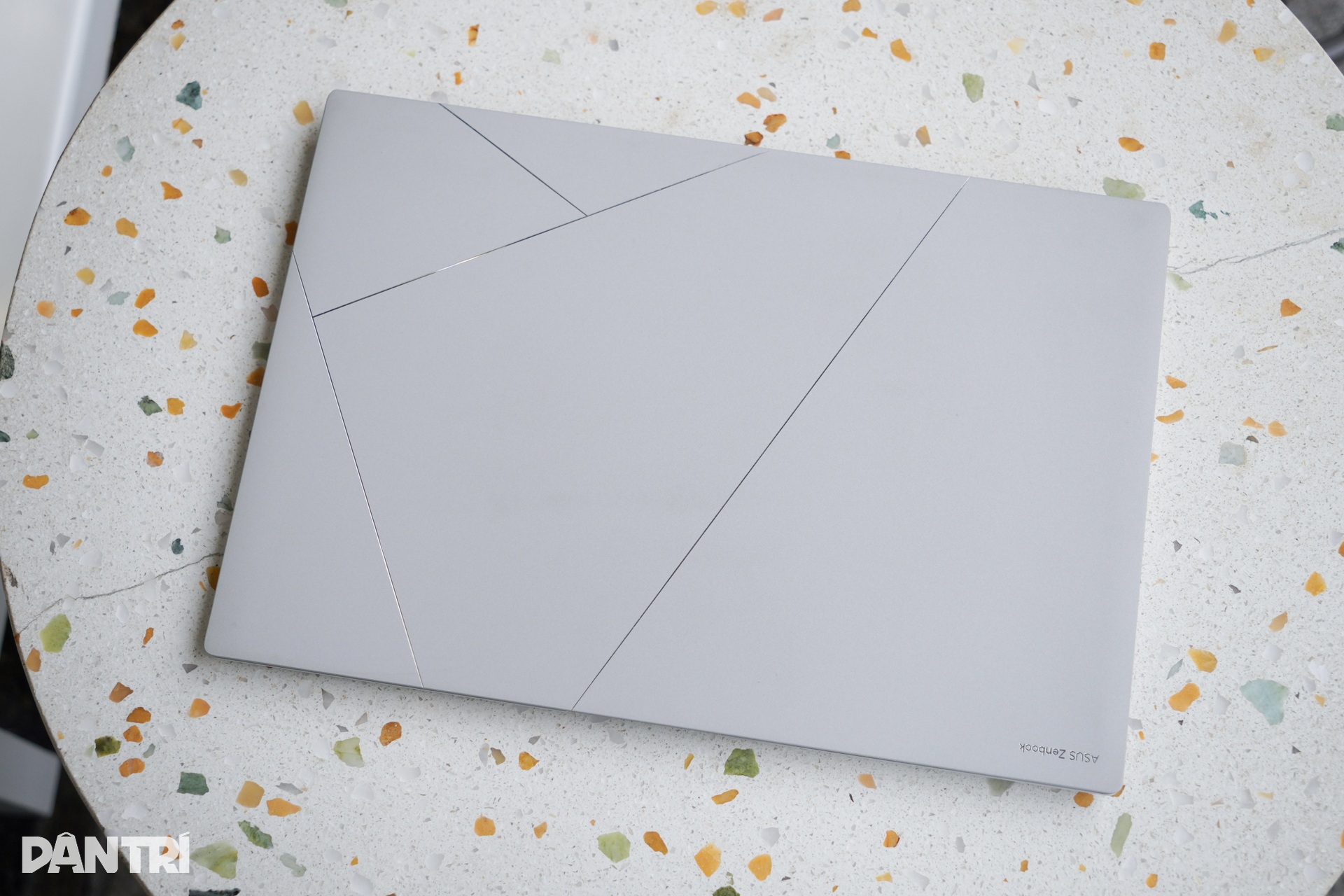 Обзор Asus Zenbook S16: конкурент MacBook Air M4 15 дюймов — 17 Đánh giá Asus Zenbook S16: Đối thủ của MacBook Air M4 15 inch - 17