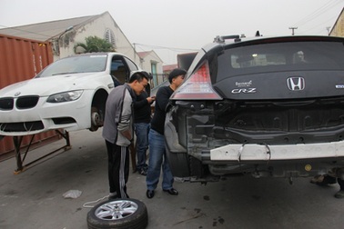 3 xế hộp hạng sang “đột lốt” lô hàng kim loại