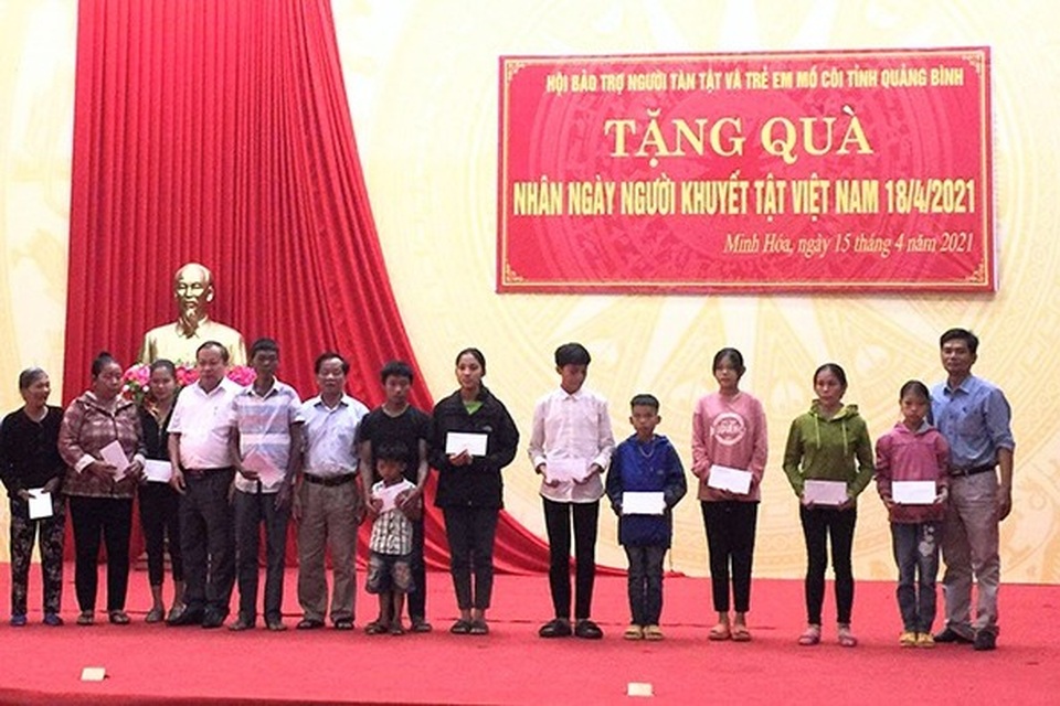 Hộ nghèo xúc động nhận hỗ trợ sinh kế để làm điểm tựa thoát nghèo bền vững - 3 Hộ nghèo xúc động nhận hỗ trợ sinh kế để làm điểm tựa thoát nghèo bền vững - 3