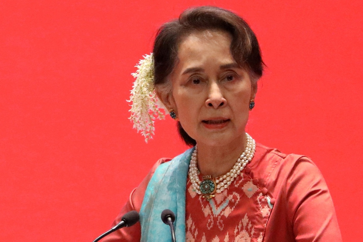 Bà Aung San Suu Kyi nhận bản án 5 năm tù - 1 Bà Aung San Suu Kyi nhận bản án 5 năm tù - 1