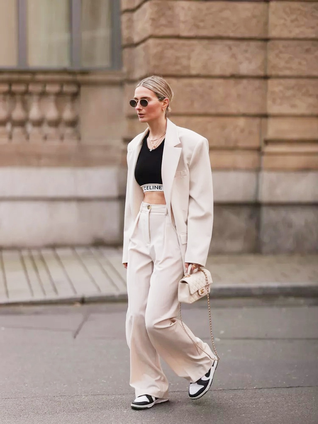 Những kiểu áo blazer giúp phái đẹp trông ra dáng nữ tổng tài - 4 Những kiểu áo blazer giúp phái đẹp trông ra dáng nữ tổng tài - 4