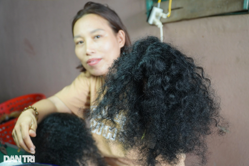 Kiếm tiền thật nhờ nghề làm... hàng giả - 10 Kiếm tiền thật nhờ nghề làm... hàng giả - 10