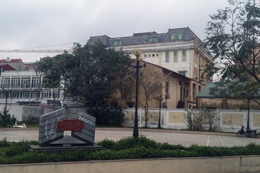 Sân chơi cho trẻ em Thủ đô: Nơi thiếu, nơi bỏ hoang