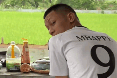 Chàng trai Việt Nam bất ngờ nổi tiếng vì có ngoại hình giống cầu thủ Mbappe