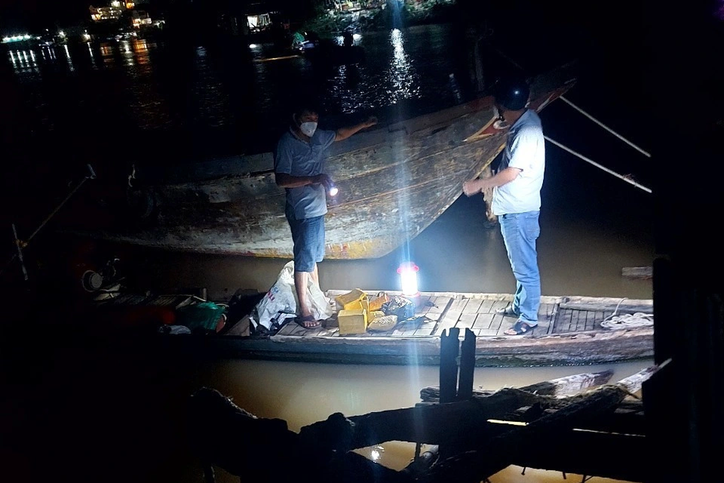 Vụ bắt 19kg nghi là vàng: Thu thêm 14kg vàng, giữ 5 người liên quan - 1 Vụ bắt 19kg nghi là vàng: Thu thêm 14kg vàng, giữ 5 người liên quan - 1