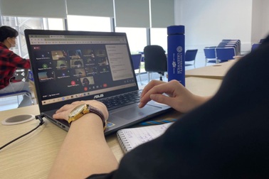 Đại học quốc tế giải bài toán hiệu quả khi học trực tuyến