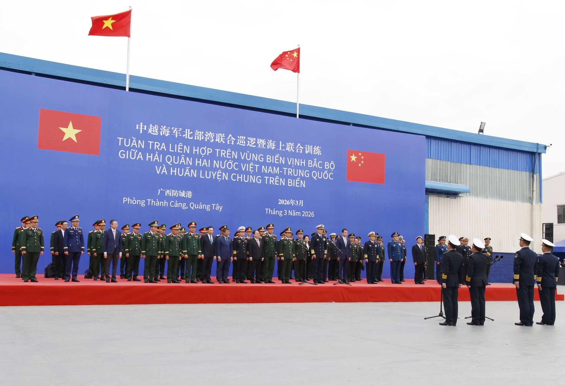Hải quân Việt Nam - Trung Quốc khởi hành tuần tra liên hợp ở Vịnh Bắc Bộ - 10 Hải quân Việt Nam - Trung Quốc khởi hành tuần tra liên hợp ở Vịnh Bắc Bộ - 10