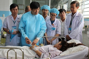 Sốt xuất huyết càn quét vì nhiều gia đình “nuôi” lăng quăng