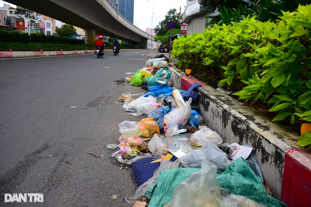 Kiến nghị phạt lao động công ích người xả rác bừa bãi tại TPHCM - 1 Kiến nghị phạt lao động công ích người xả rác bừa bãi tại TPHCM - 1