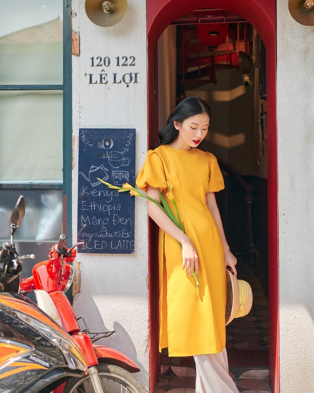 4 kiểu áo dài Tết nên sắm ngay để đẹp như Hồ Ngọc Hà, Thùy Tiên - 16 4 kiểu áo dài Tết nên sắm ngay để đẹp như Hồ Ngọc Hà, Thùy Tiên - 16